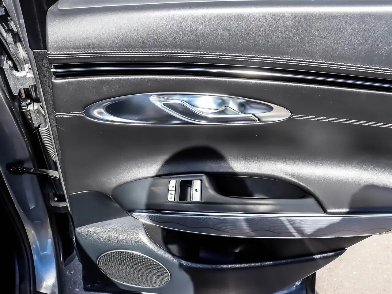 Genesis GV70 - Image 16