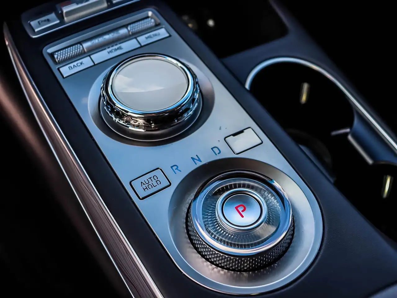 Genesis GV70 - Image 30