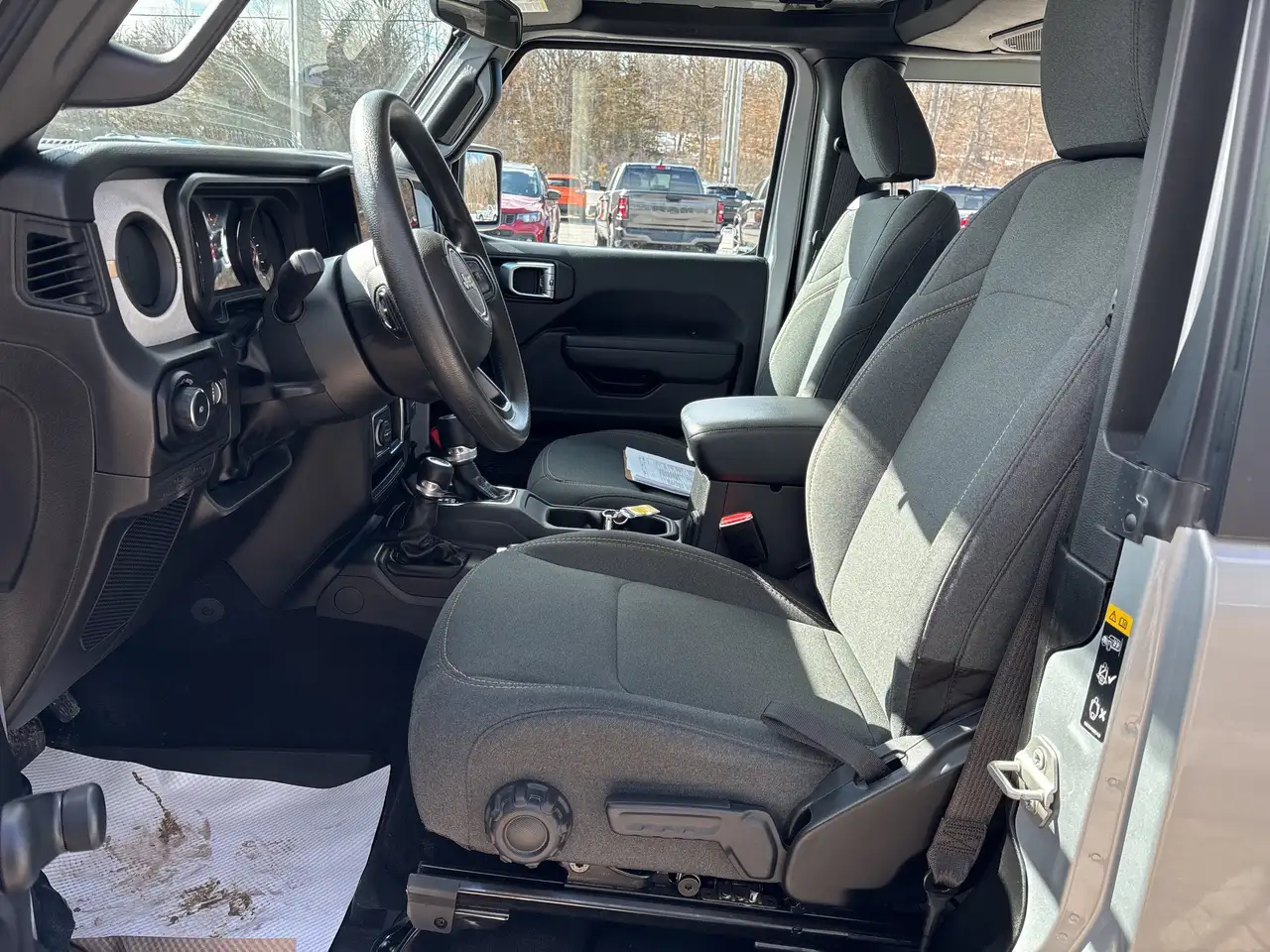 Jeep Wrangler - Image 11