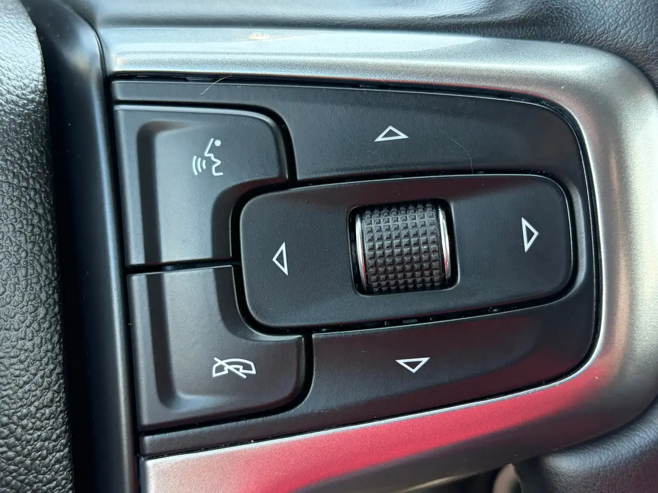 Chevrolet Silverado 1500 - Image 15