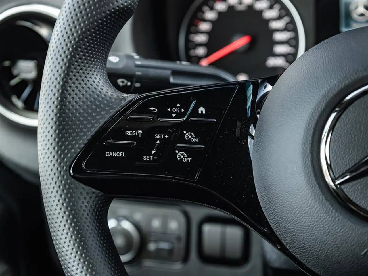 Mercedes-Benz Sprinter - Image 11