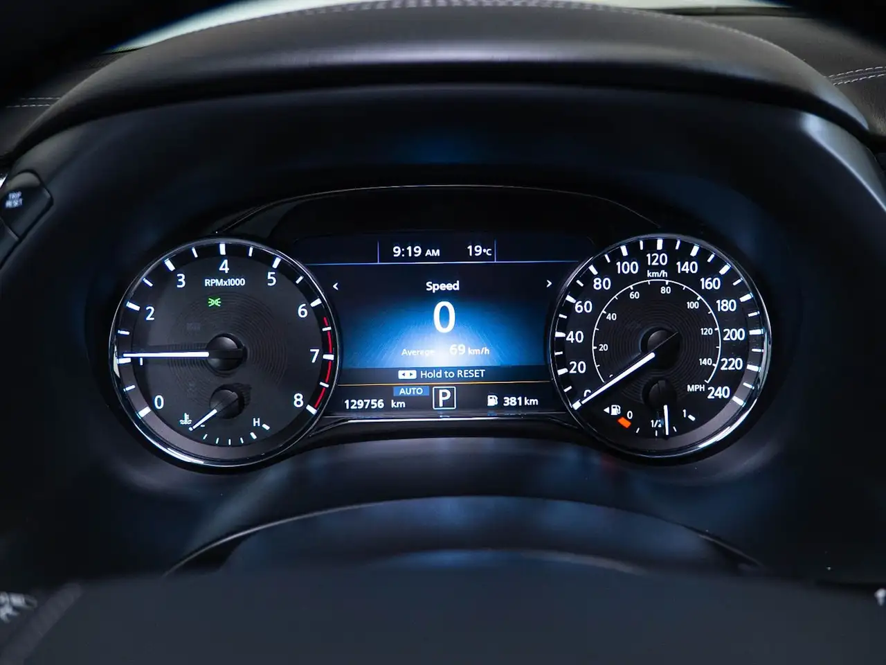 Infiniti QX80 - Image 29