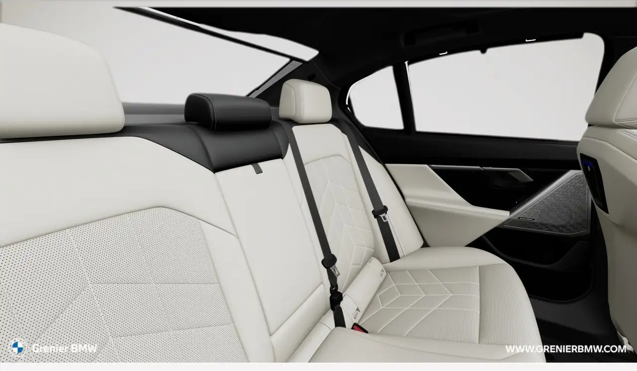 BMW 5 Series - Image 12