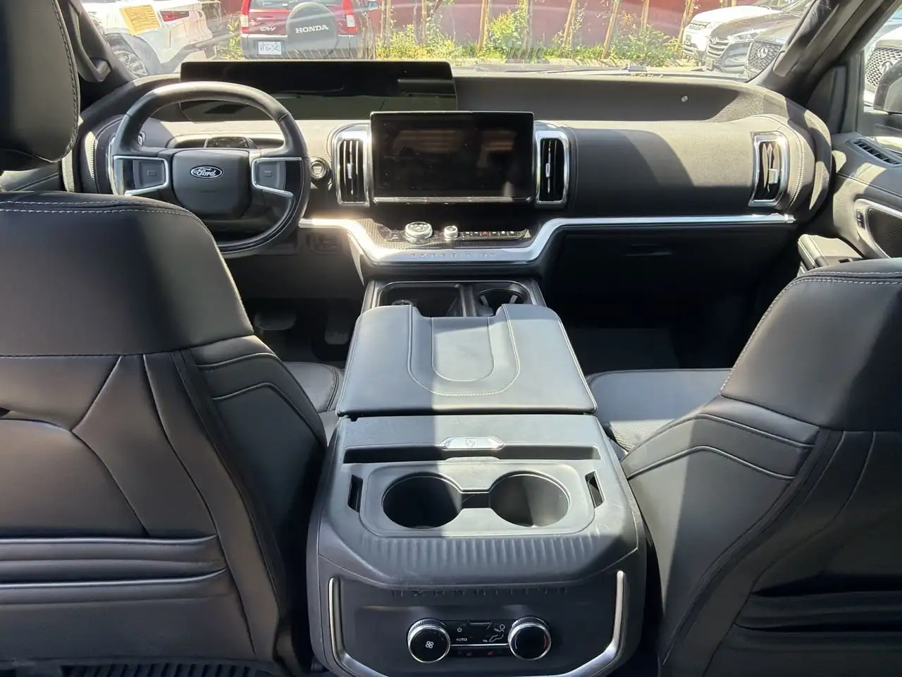 Ford Expedition - Image 29