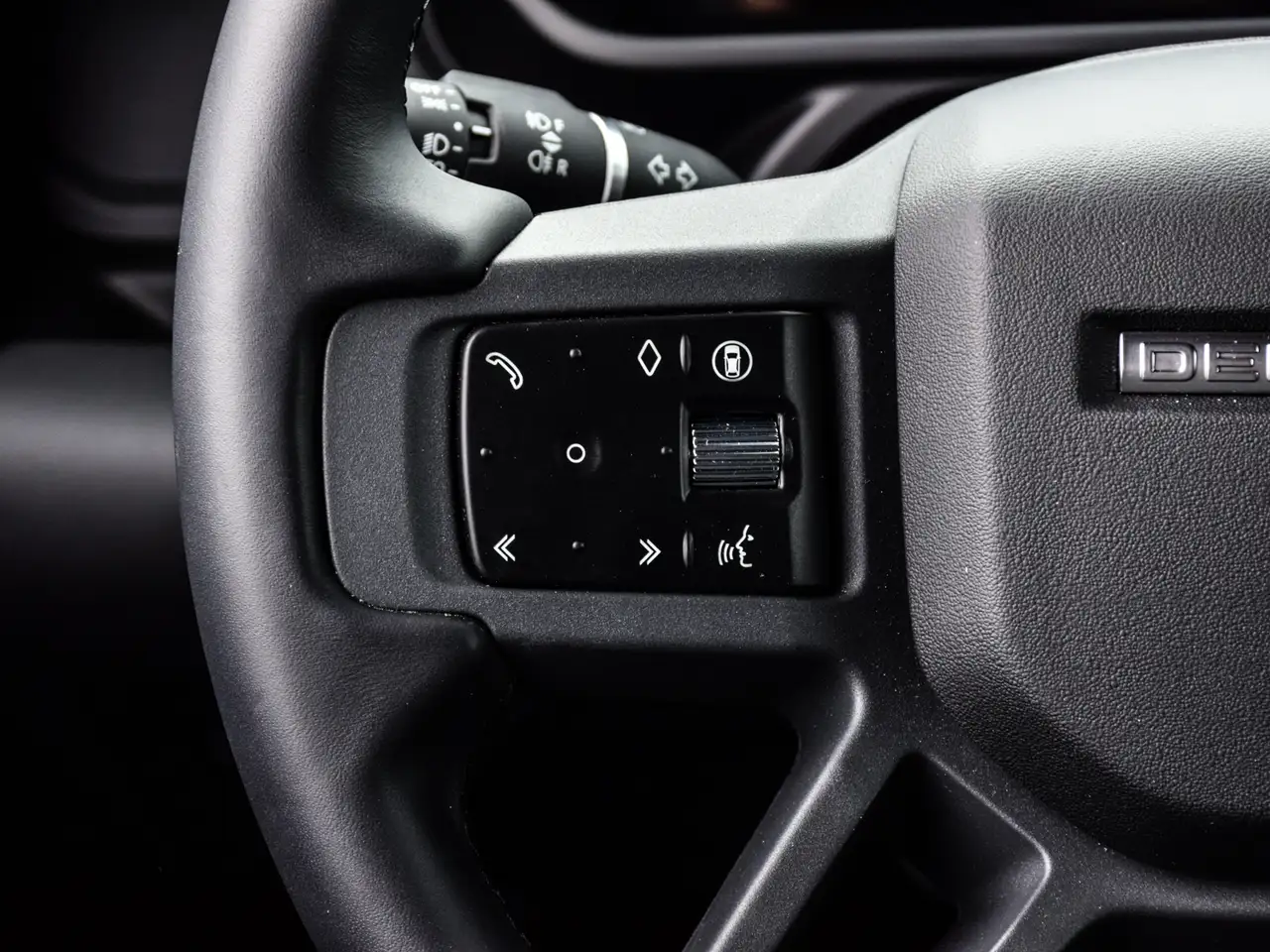 Land Rover Defender - Image 14