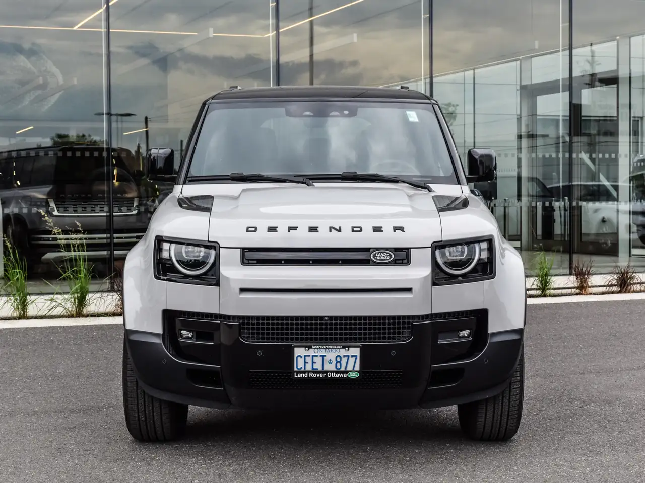 Land Rover Defender - Image 2