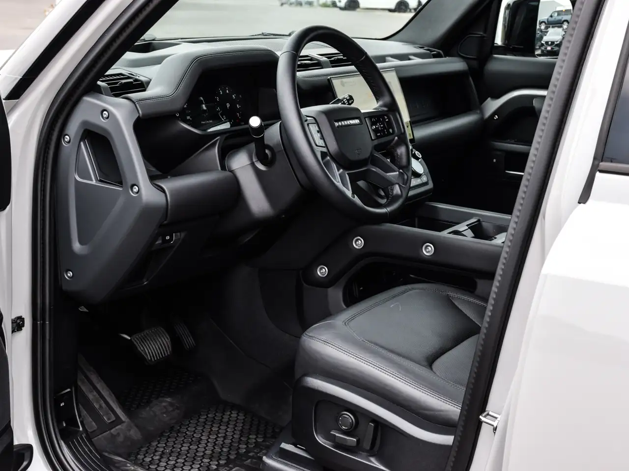 Land Rover Defender - Image 10