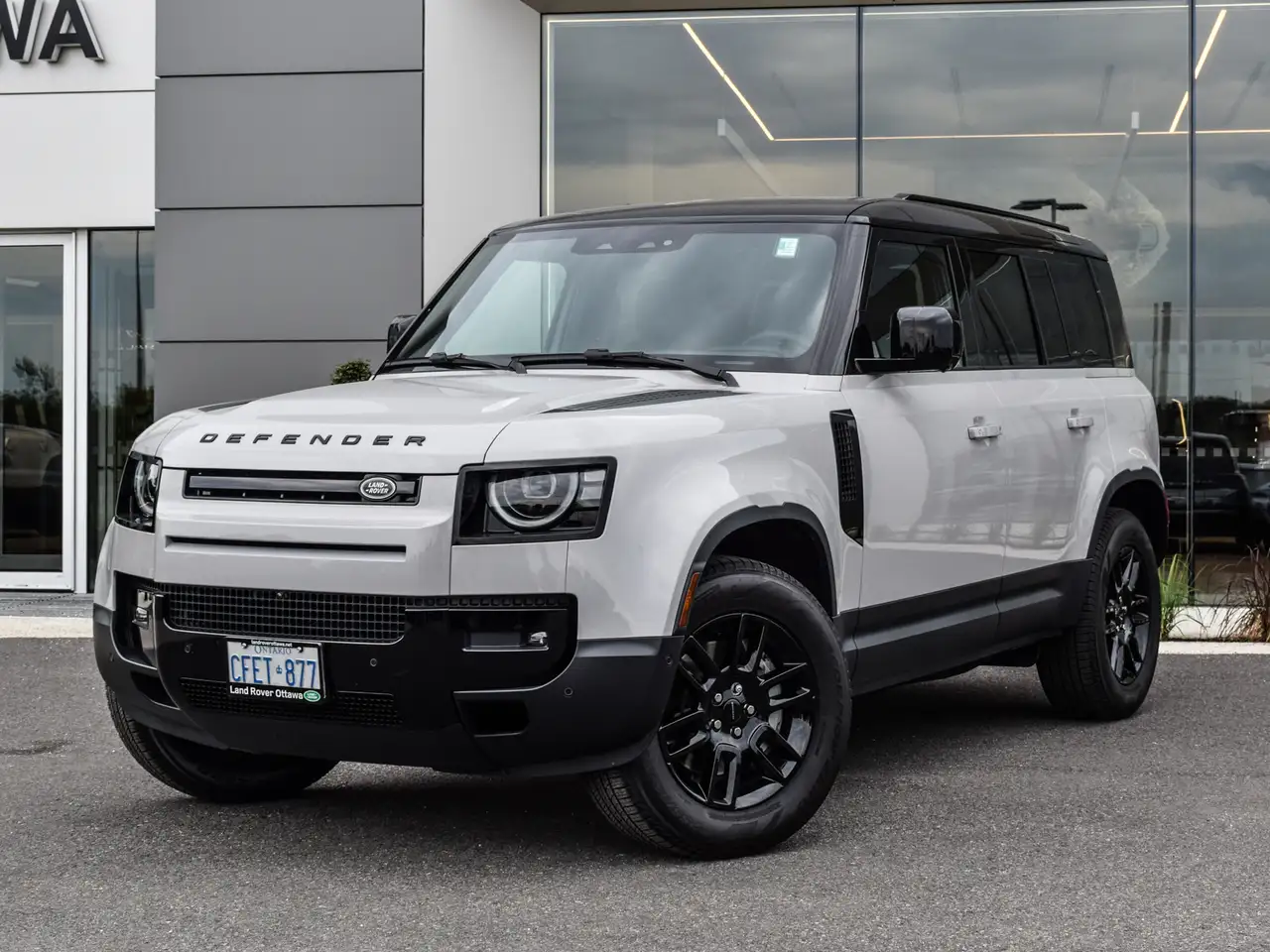 Land Rover Defender - Image 1