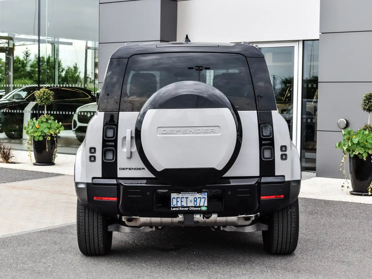Land Rover Defender - Image 5