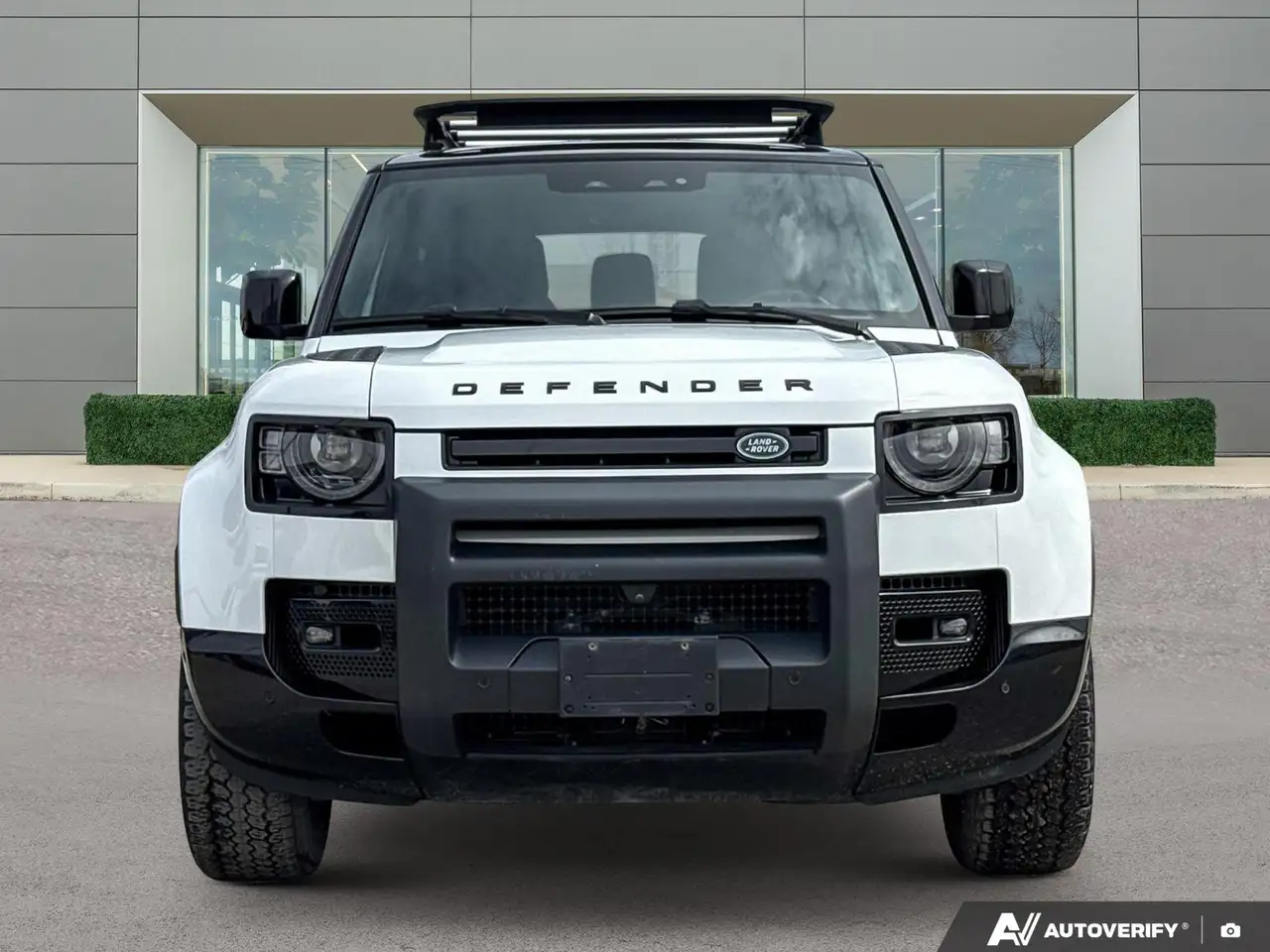 Land Rover Defender - Image 4