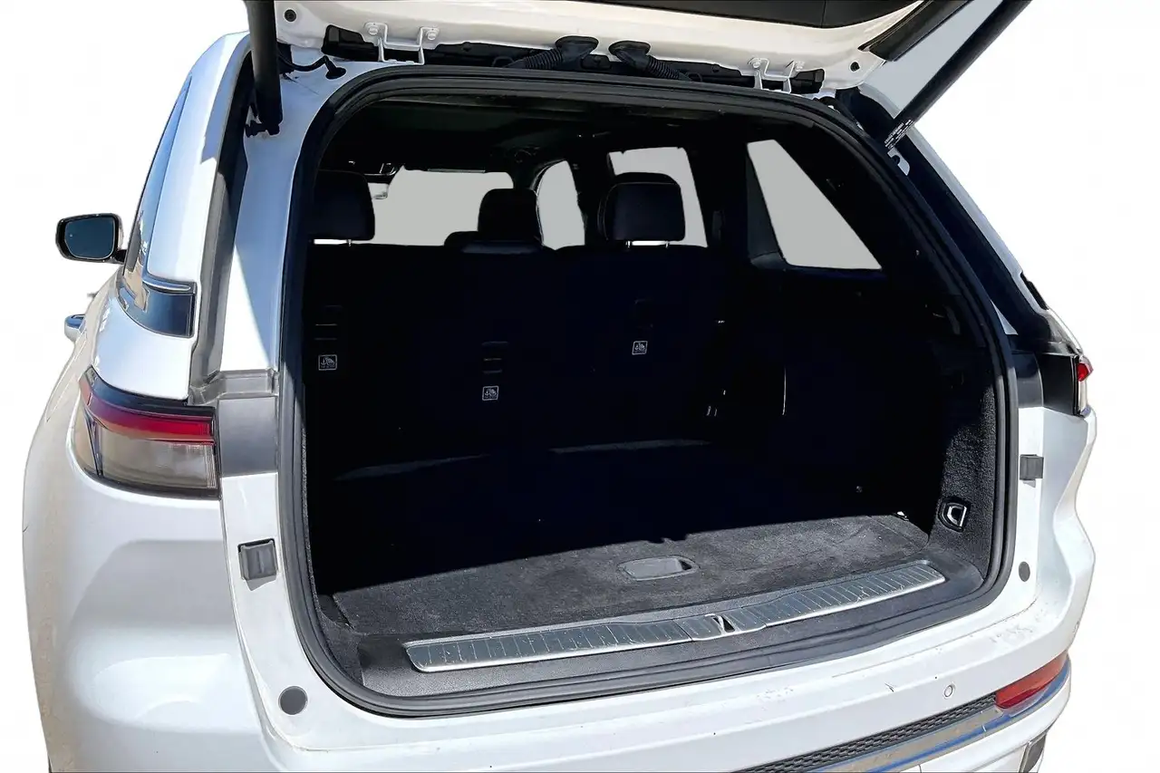 Jeep Grand Cherokee - Image 21