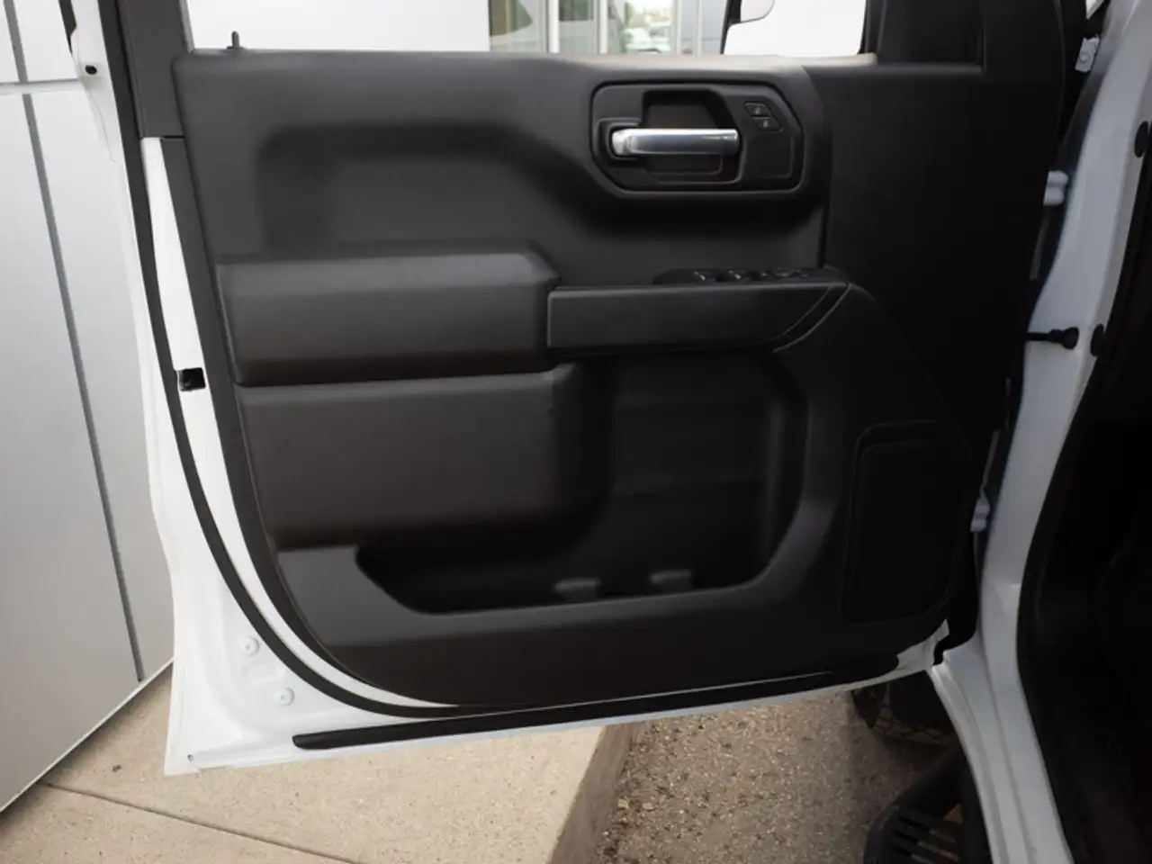 Chevrolet Silverado 1500 - Image 11