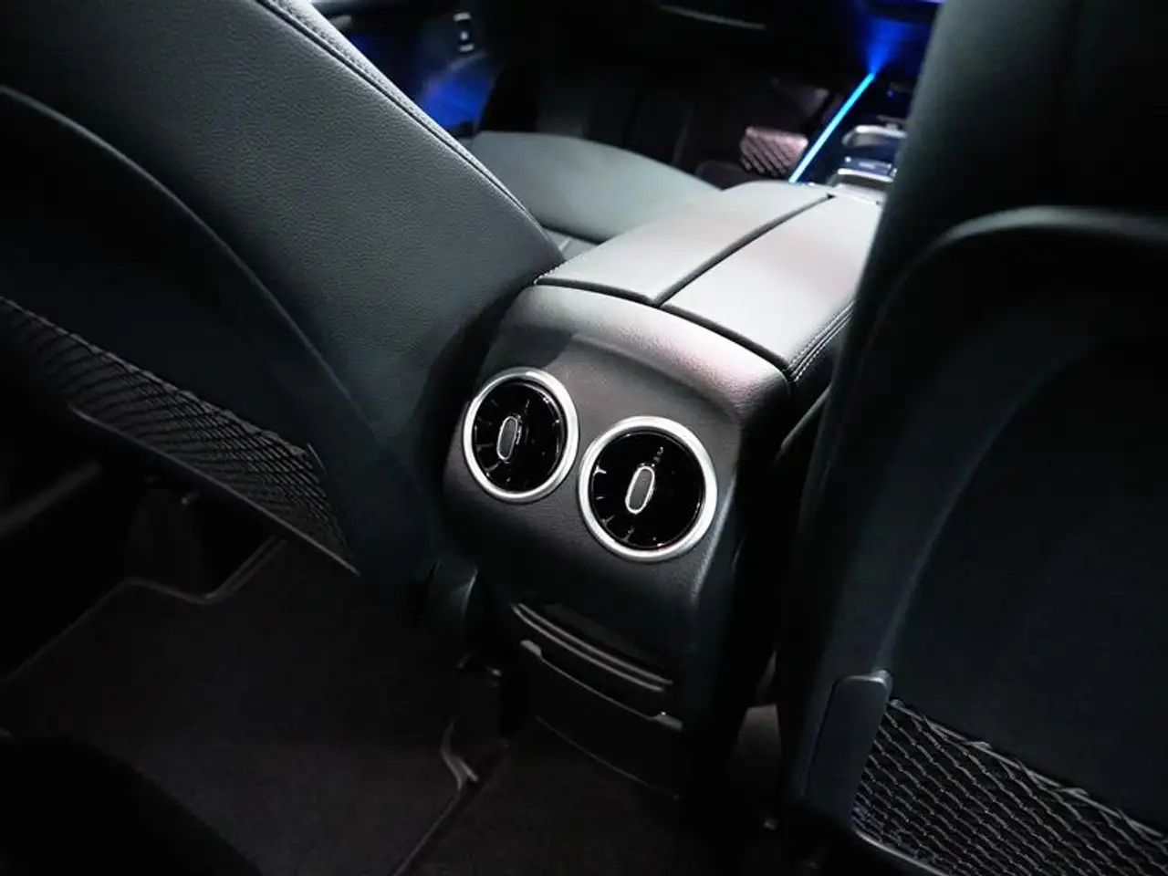 Mercedes-Benz GLA - Image 33