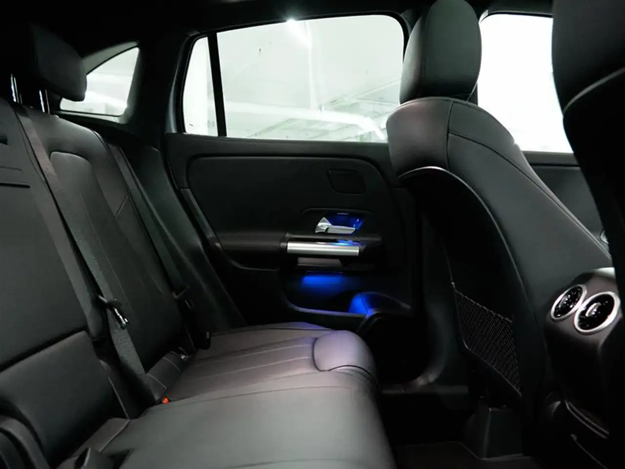 Mercedes-Benz GLA - Image 24