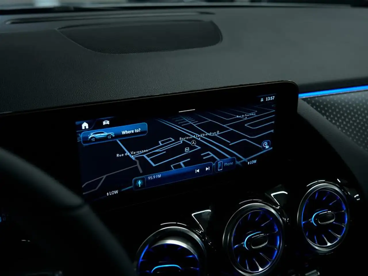 Mercedes-Benz GLA - Image 38