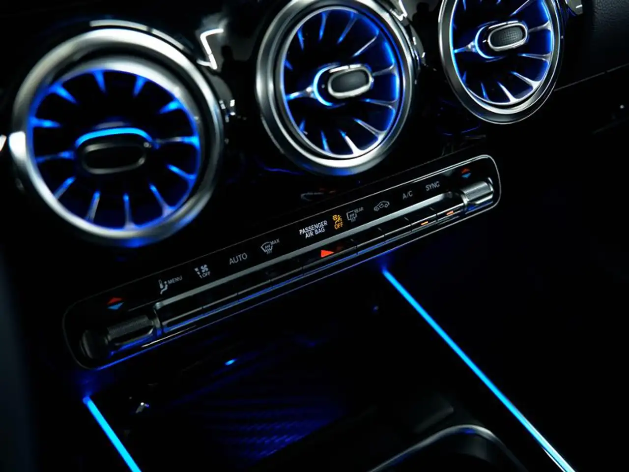 Mercedes-Benz GLA - Image 36