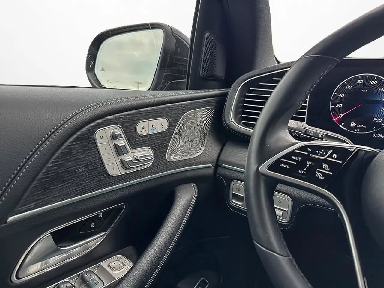 Mercedes-Benz GLE - Image 21