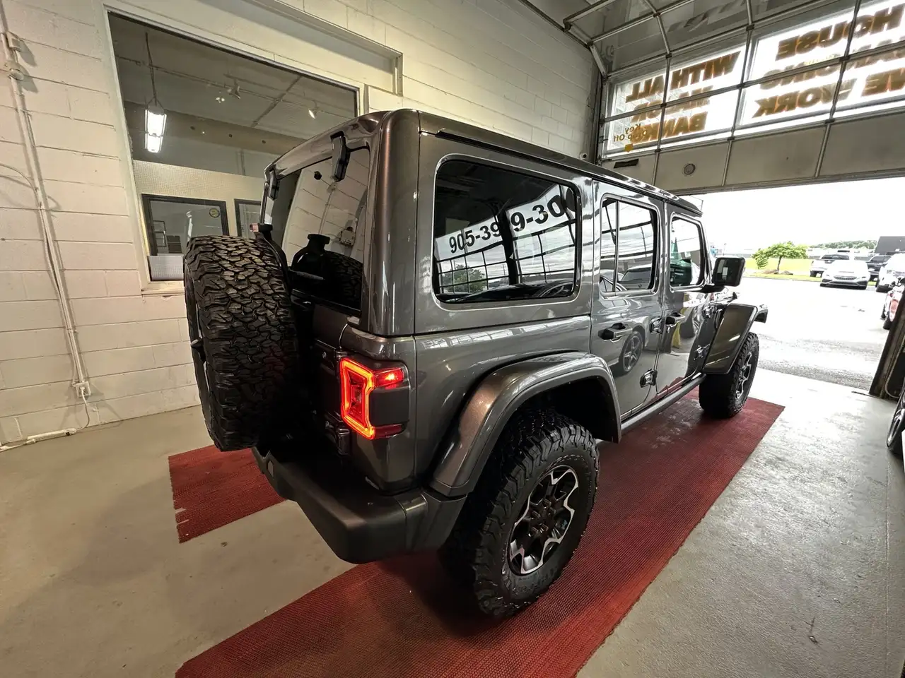 Jeep Wrangler - Image 9
