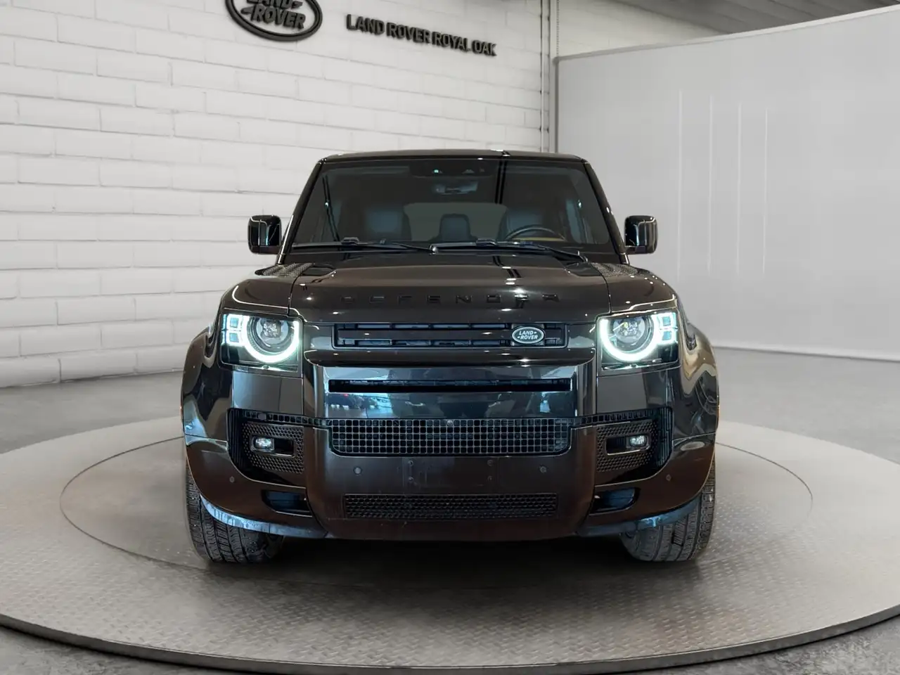 Land Rover Defender - Image 2