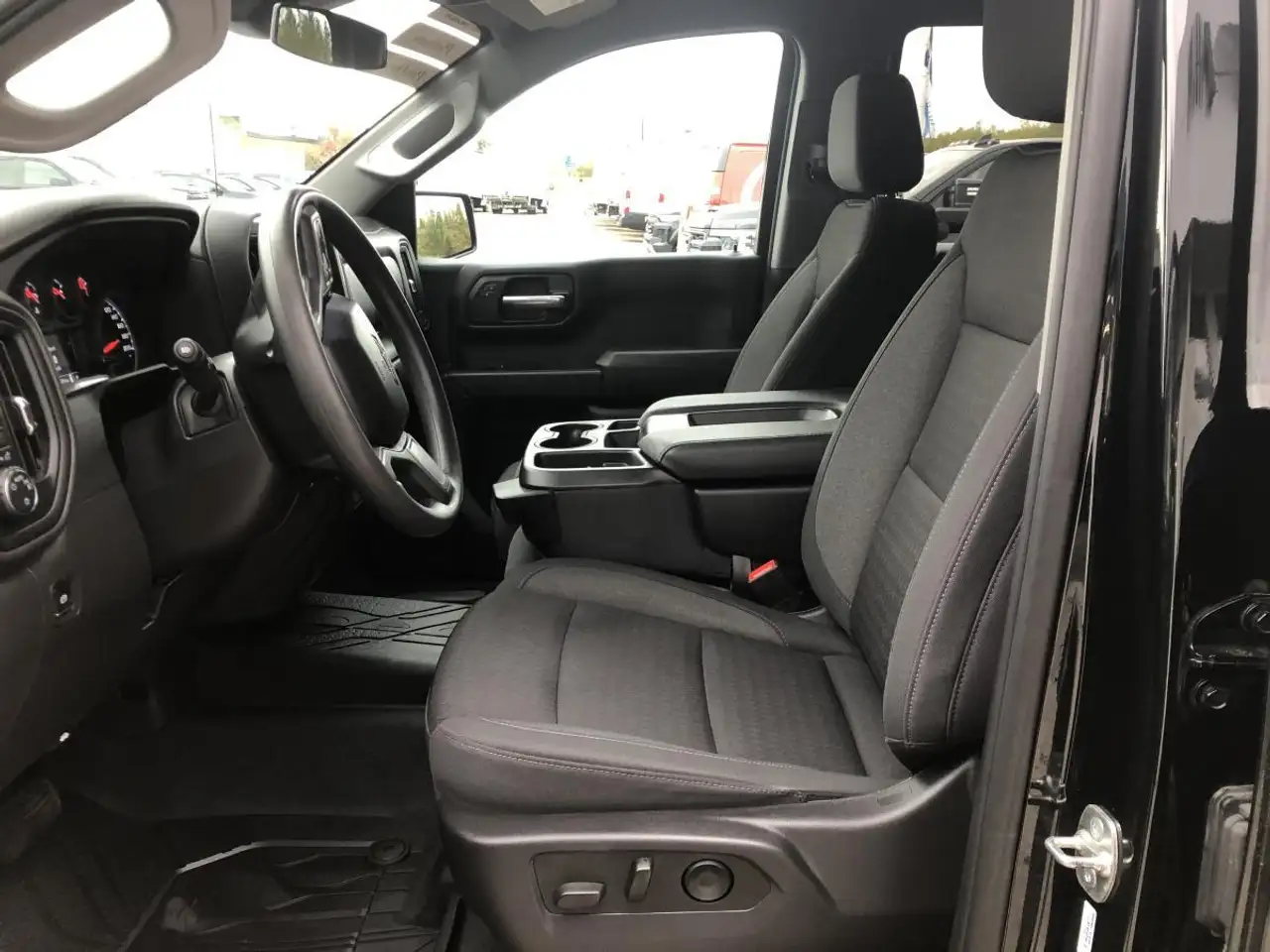 Chevrolet Silverado 1500 - Image 12