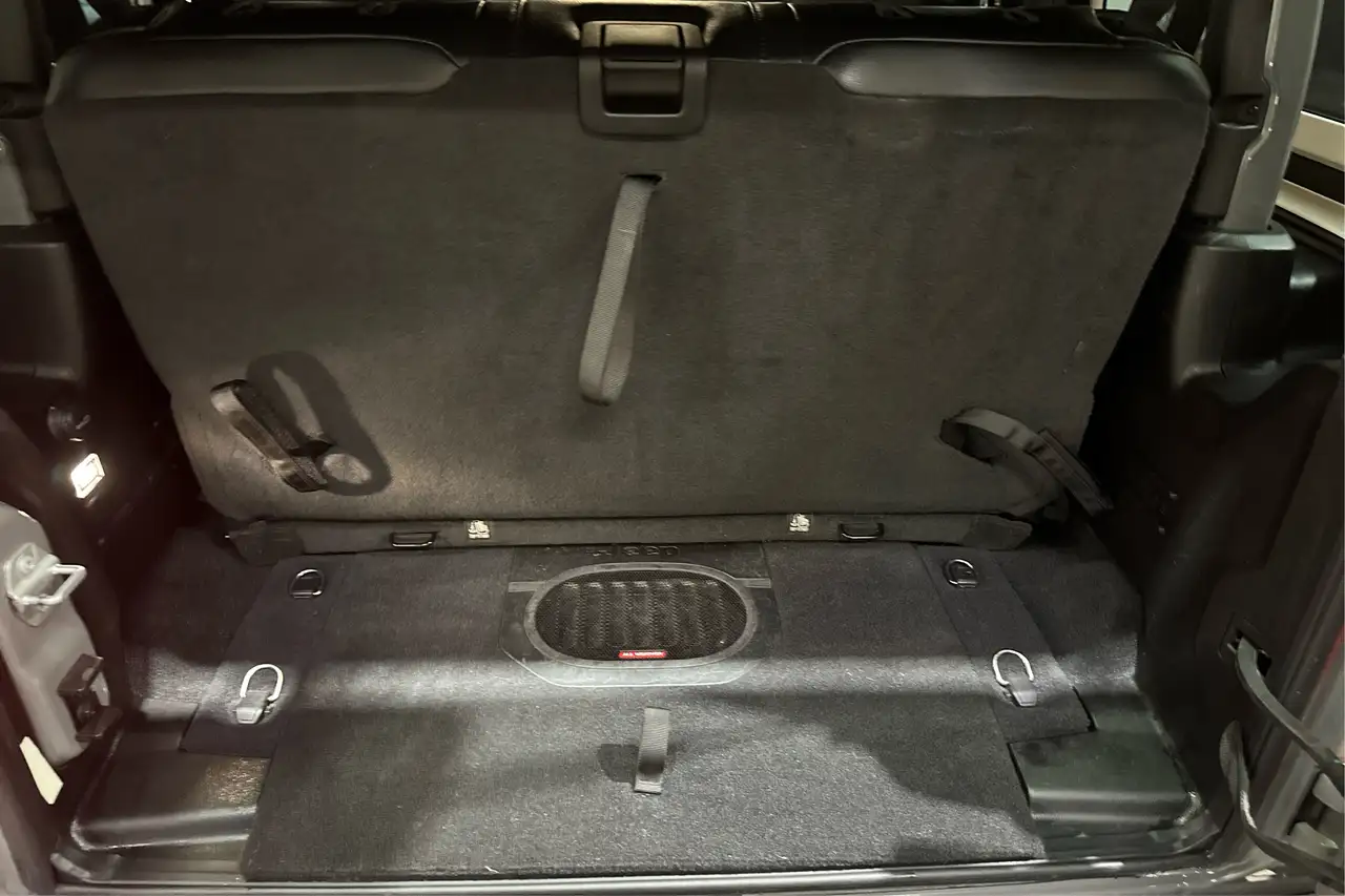 Jeep Wrangler - Image 10
