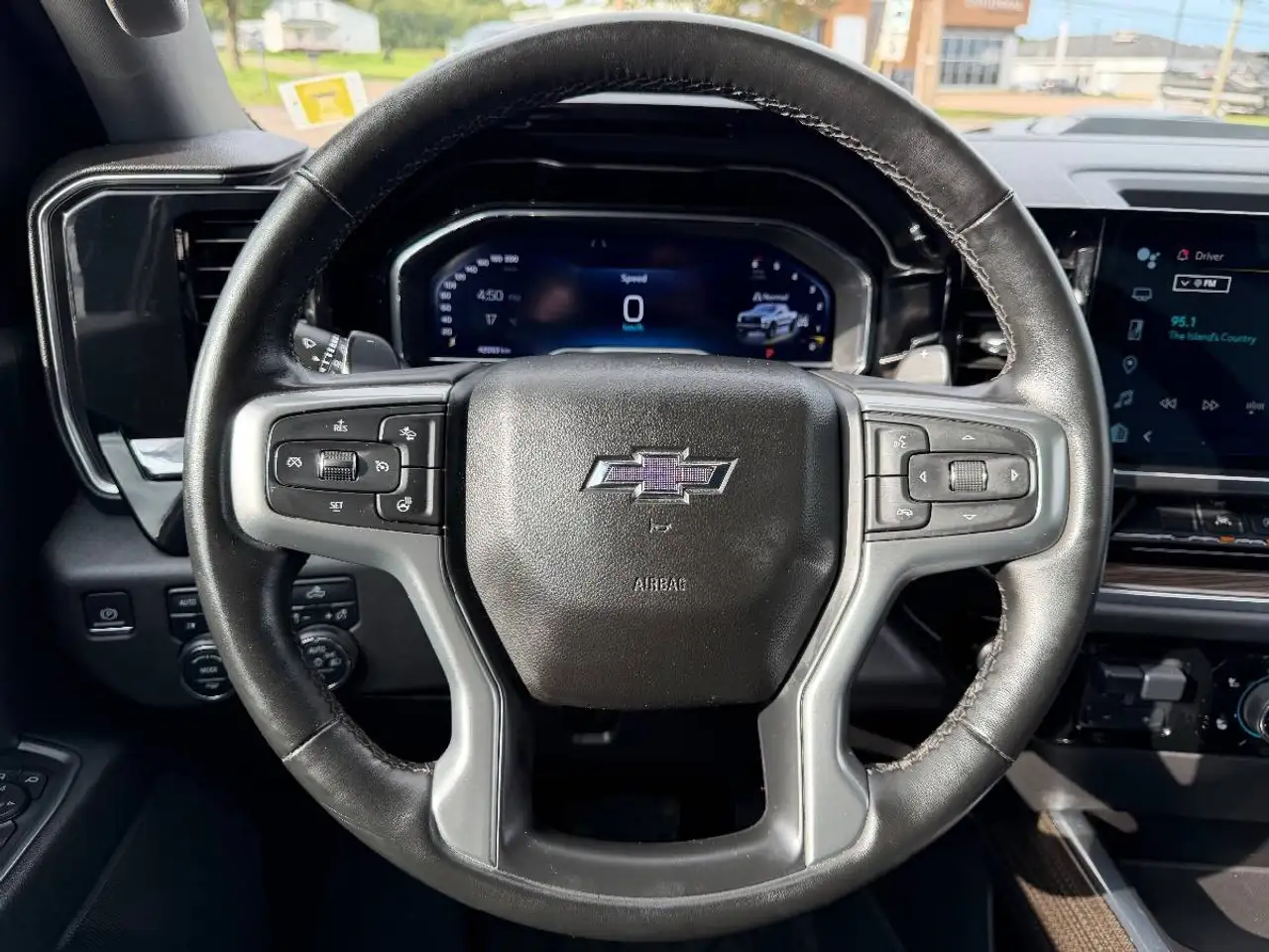 Chevrolet Silverado 1500 - Image 15
