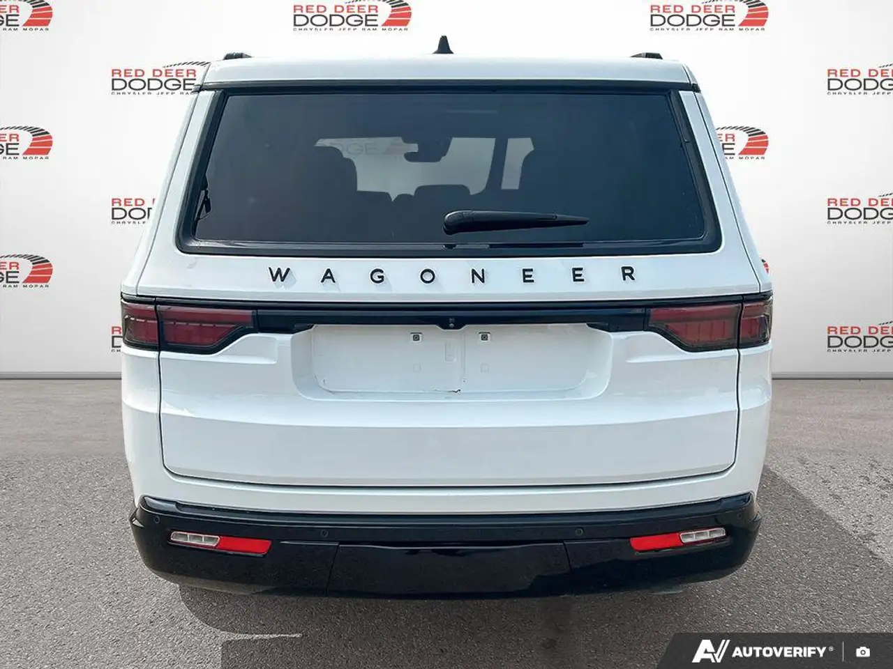 Jeep Wagoneer - Image 4