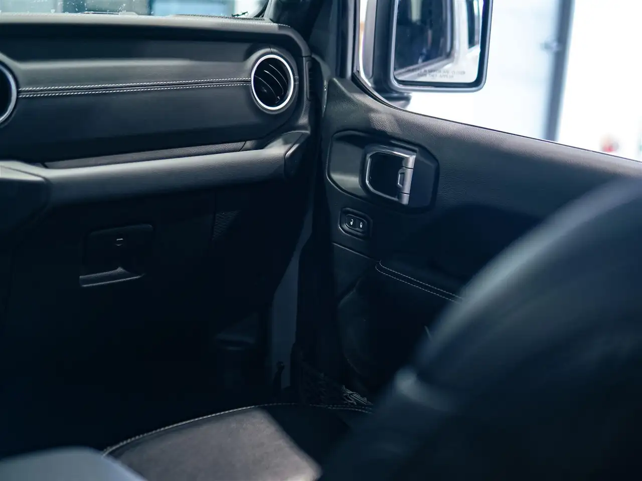 Jeep Wrangler - Image 13