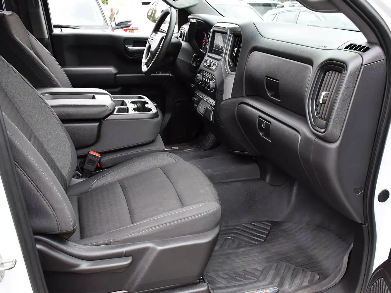 Chevrolet Silverado 1500 - Image 10