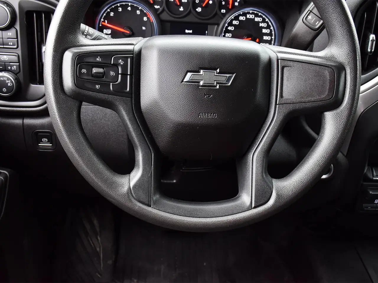 Chevrolet Silverado 1500 - Image 12
