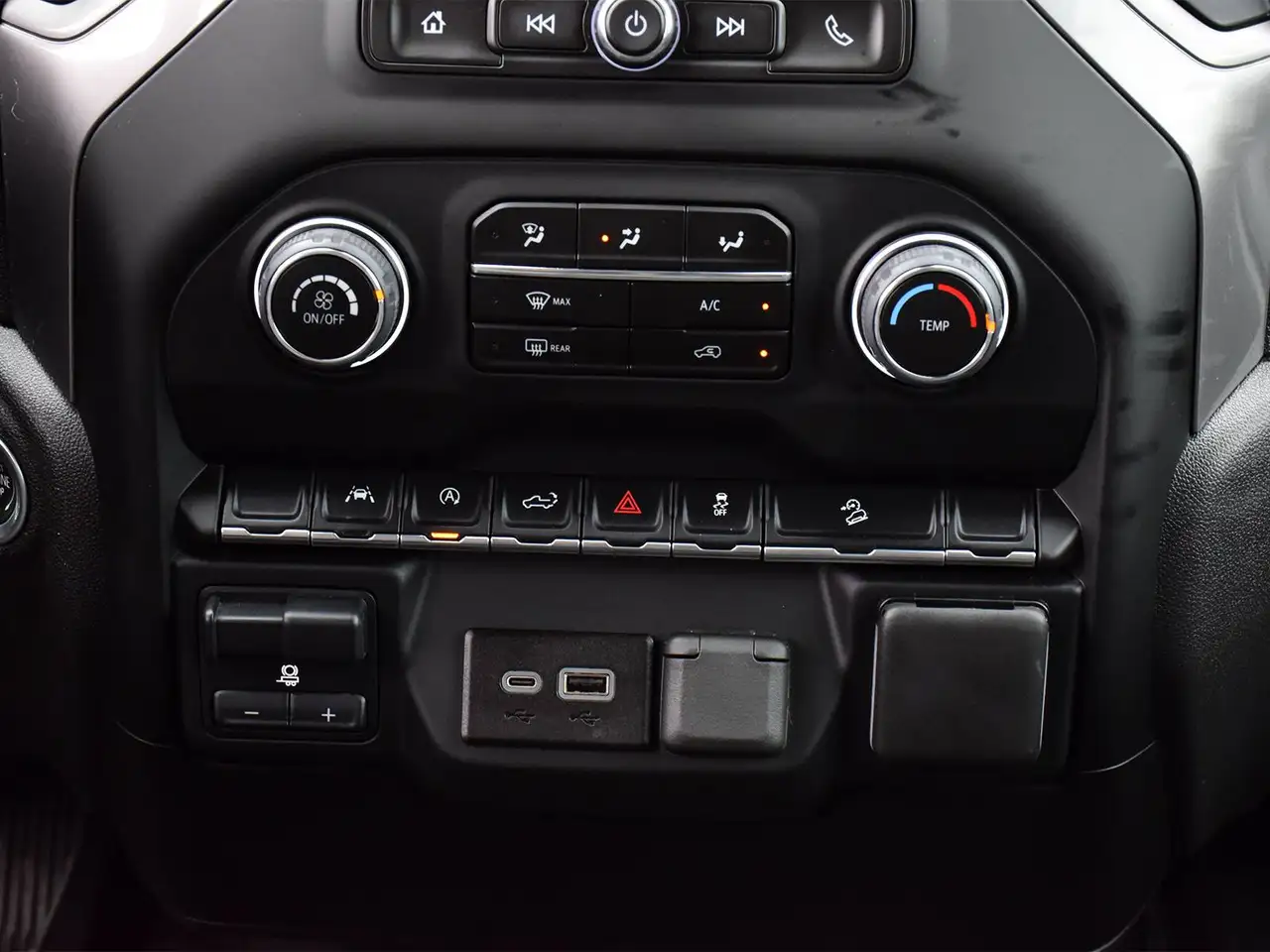 Chevrolet Silverado 1500 - Image 19