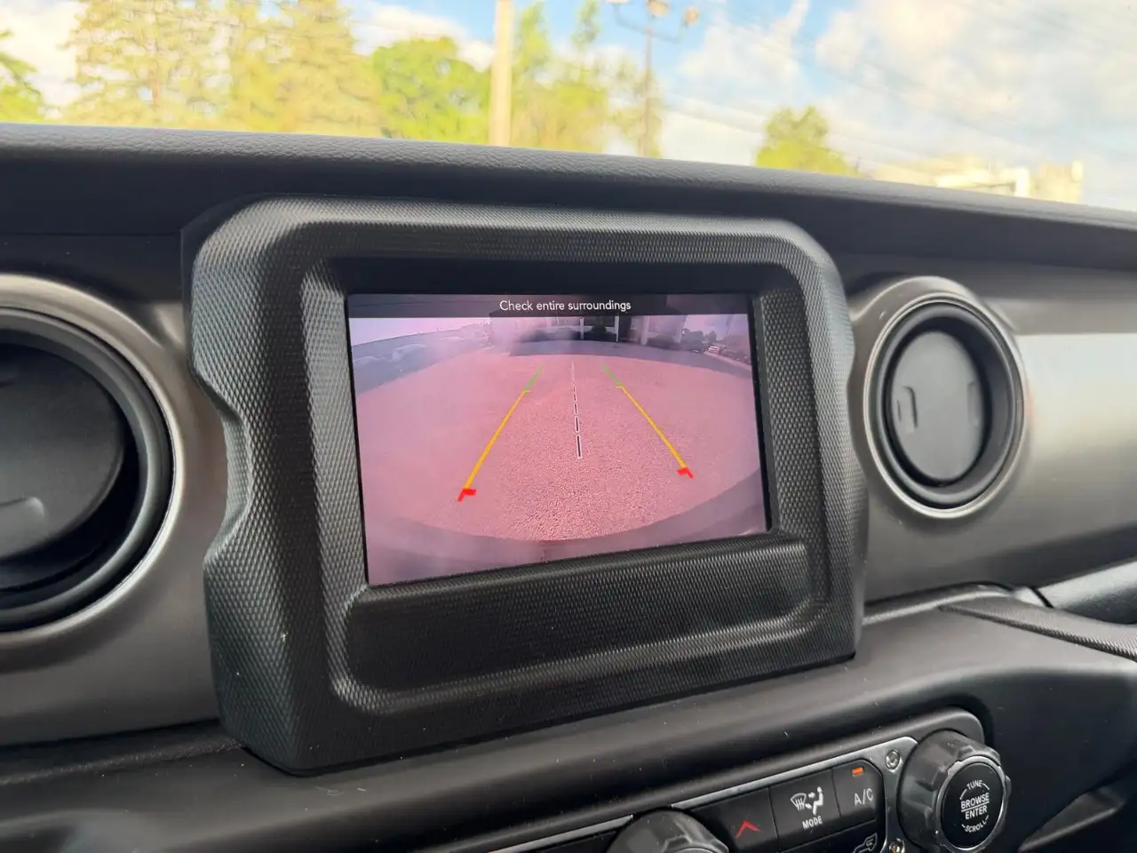 Jeep Wrangler - Image 18