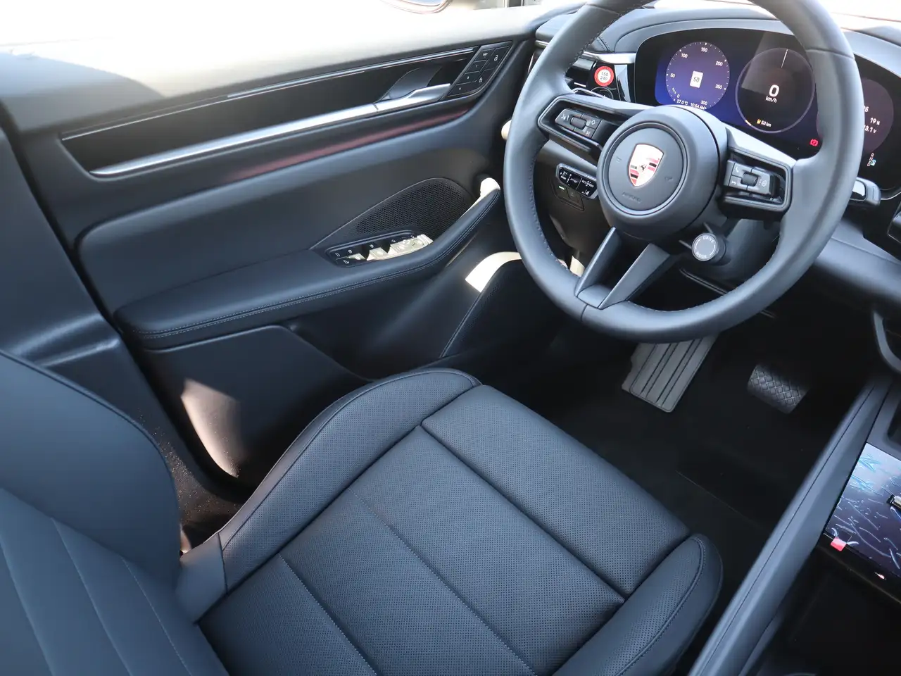 Porsche Macan - Image 15