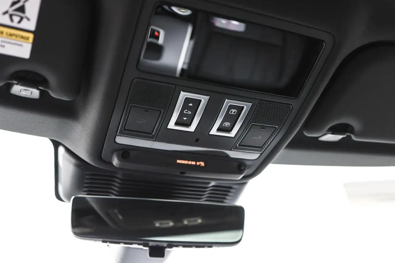 Land Rover Range Rover Evoque - Image 30