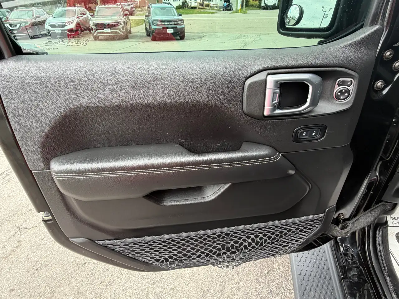 Jeep Wrangler - Image 10