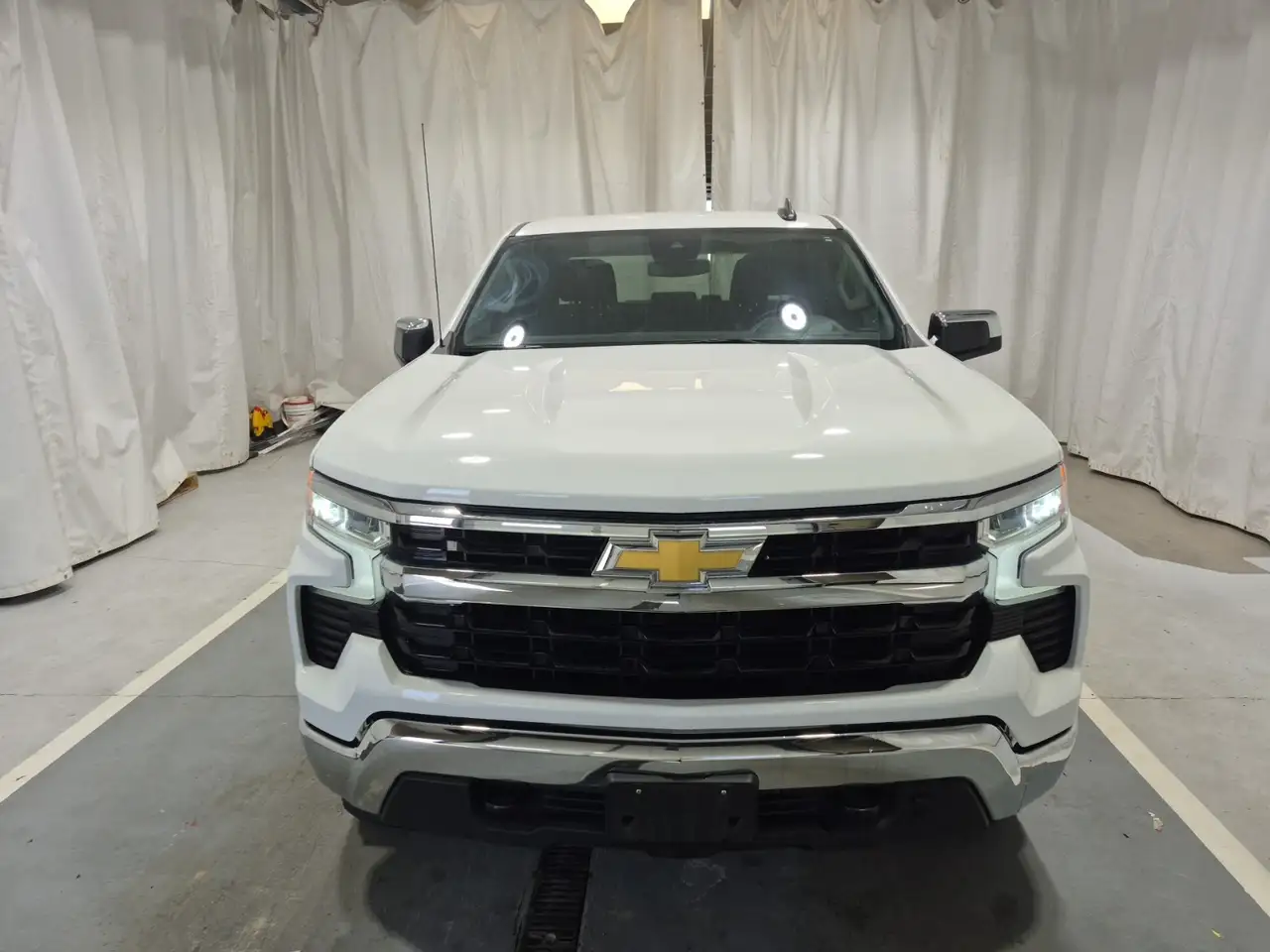 Chevrolet Silverado 1500 - Image 4