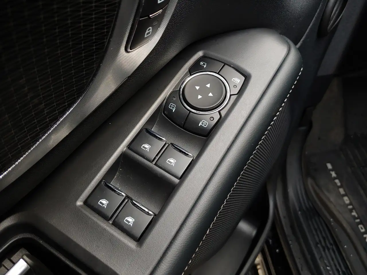 Ford Expedition - Image 21