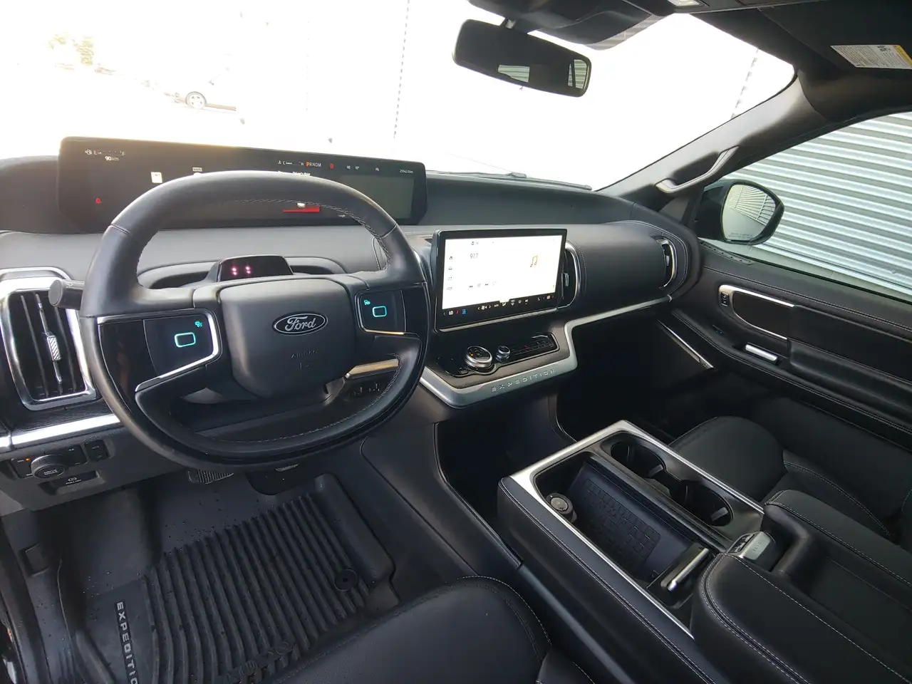 Ford Expedition - Image 11