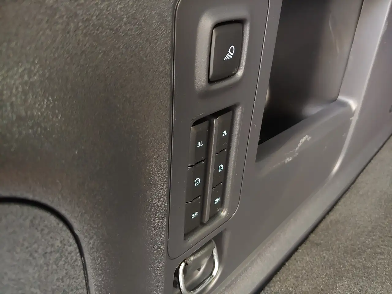 Ford Expedition - Image 18