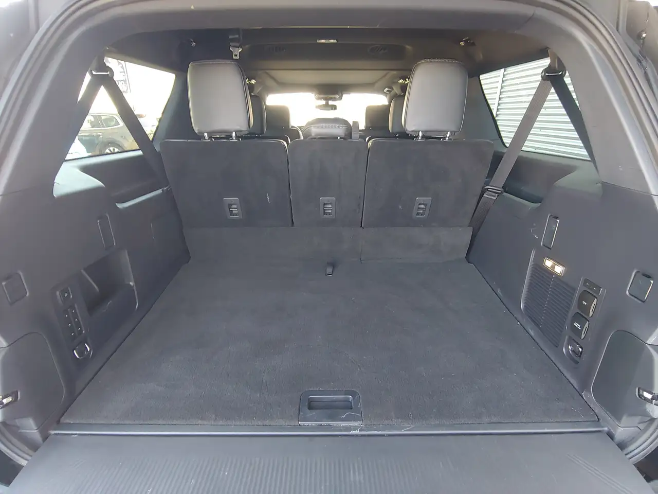 Ford Expedition - Image 15
