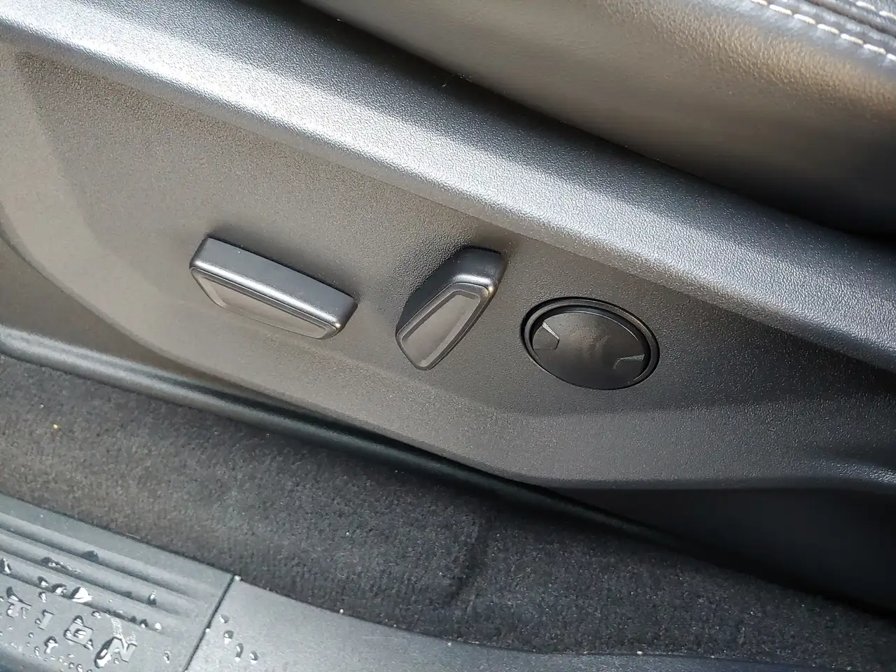 Ford Expedition - Image 22