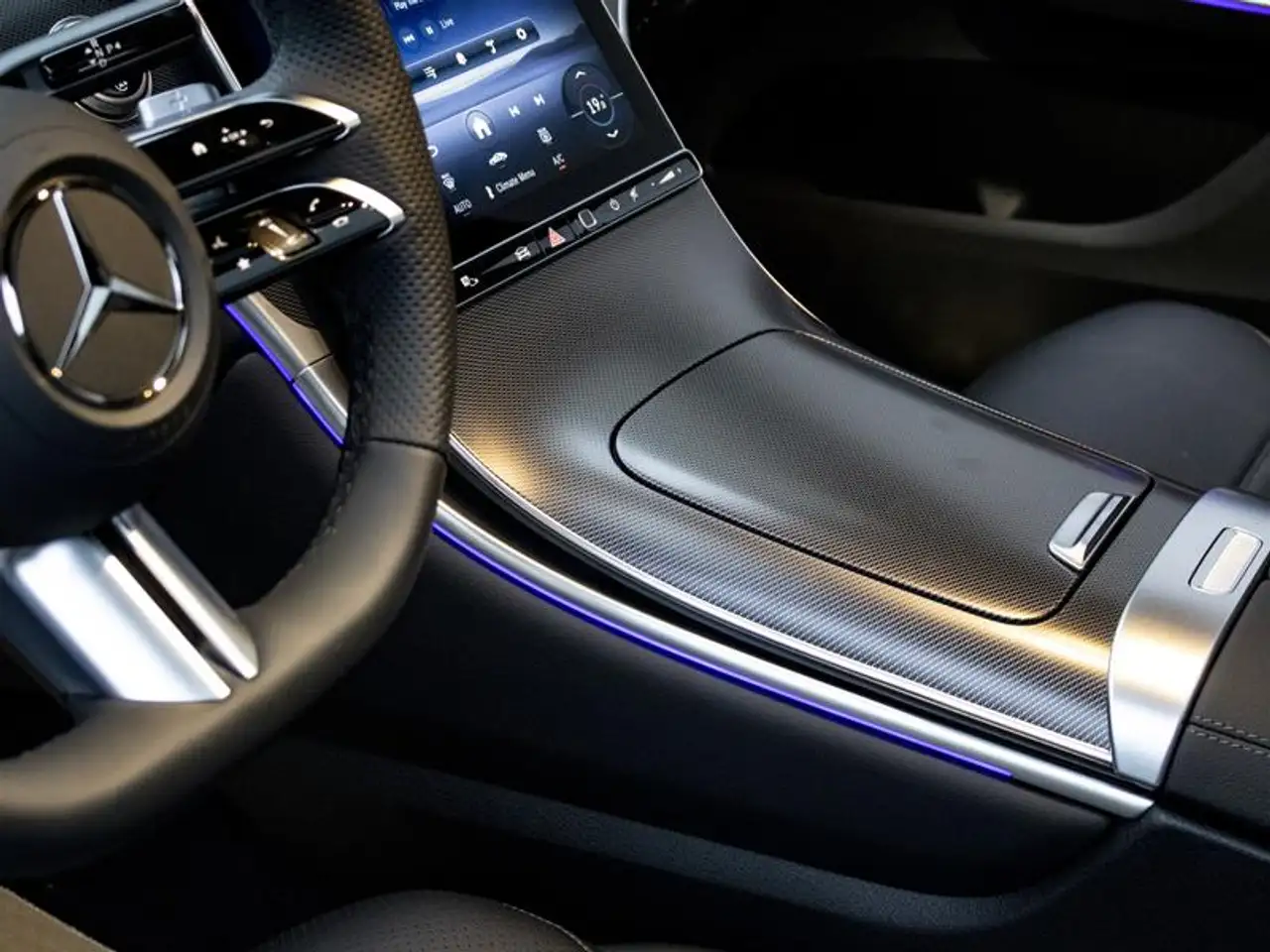 Mercedes-Benz GLC - Image 17