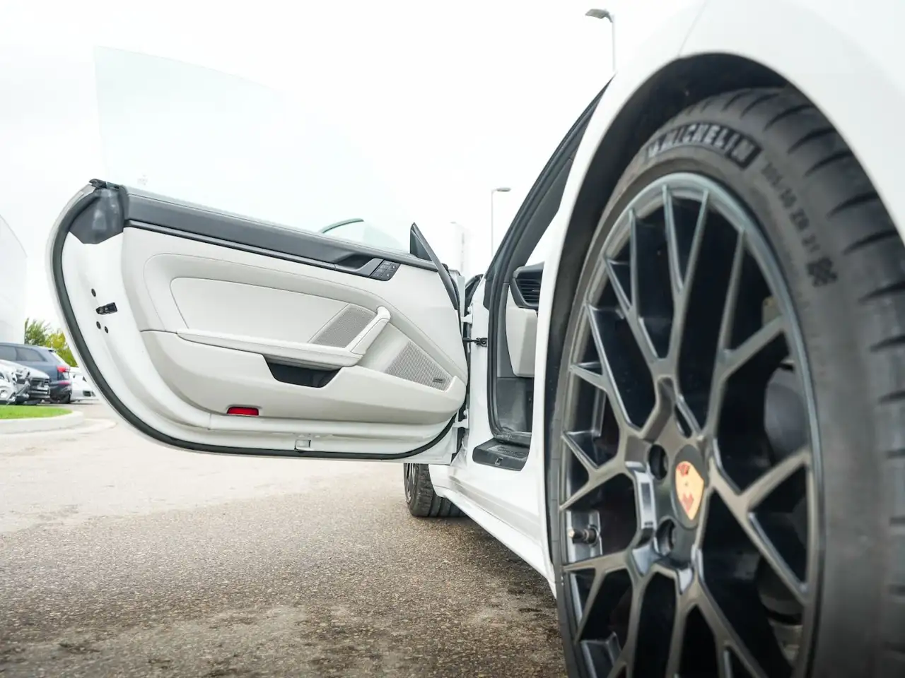Porsche 911 - Image 16
