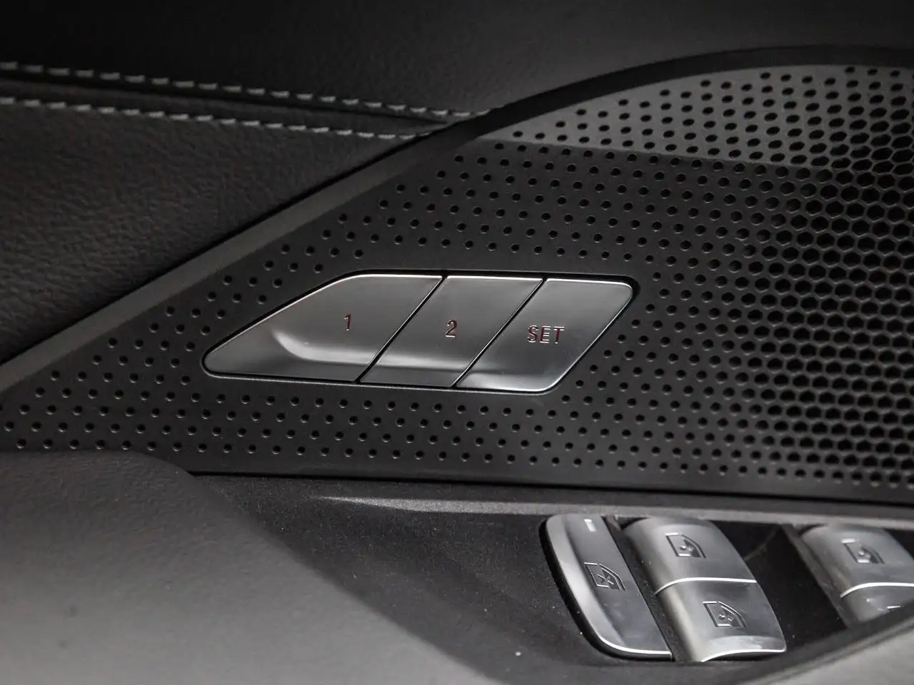 BMW i4 - Image 14