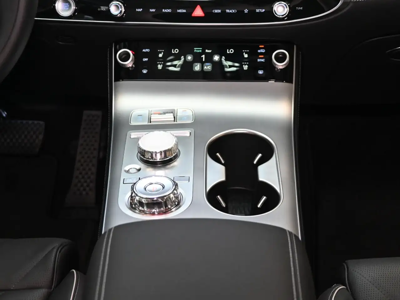 Genesis GV70 - Image 22
