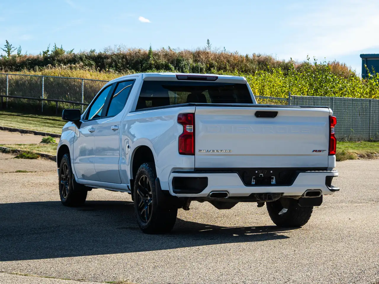 Chevrolet Silverado 1500 - Image 12