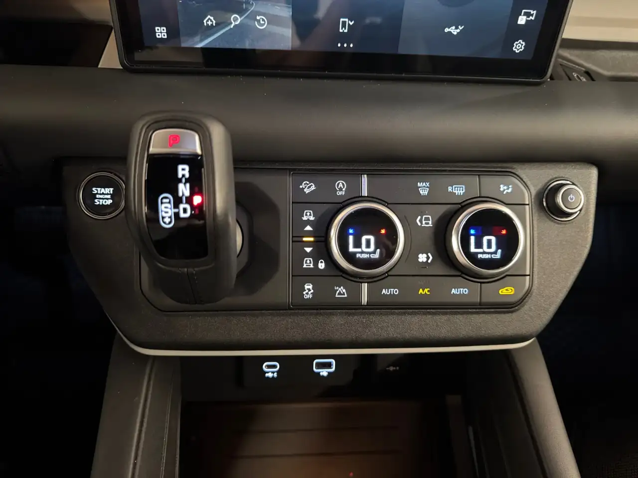 Land Rover Defender - Image 25