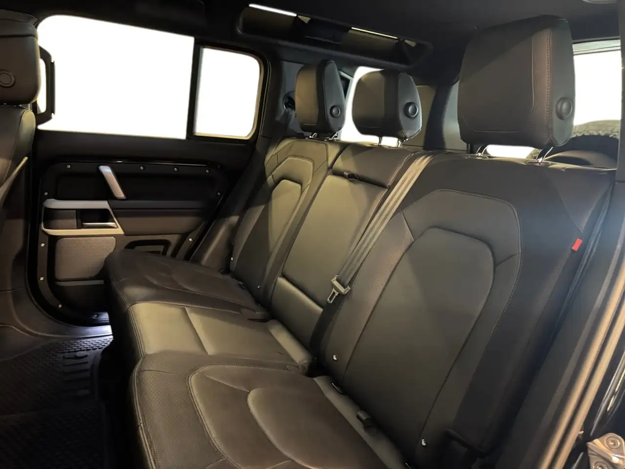 Land Rover Defender - Image 20