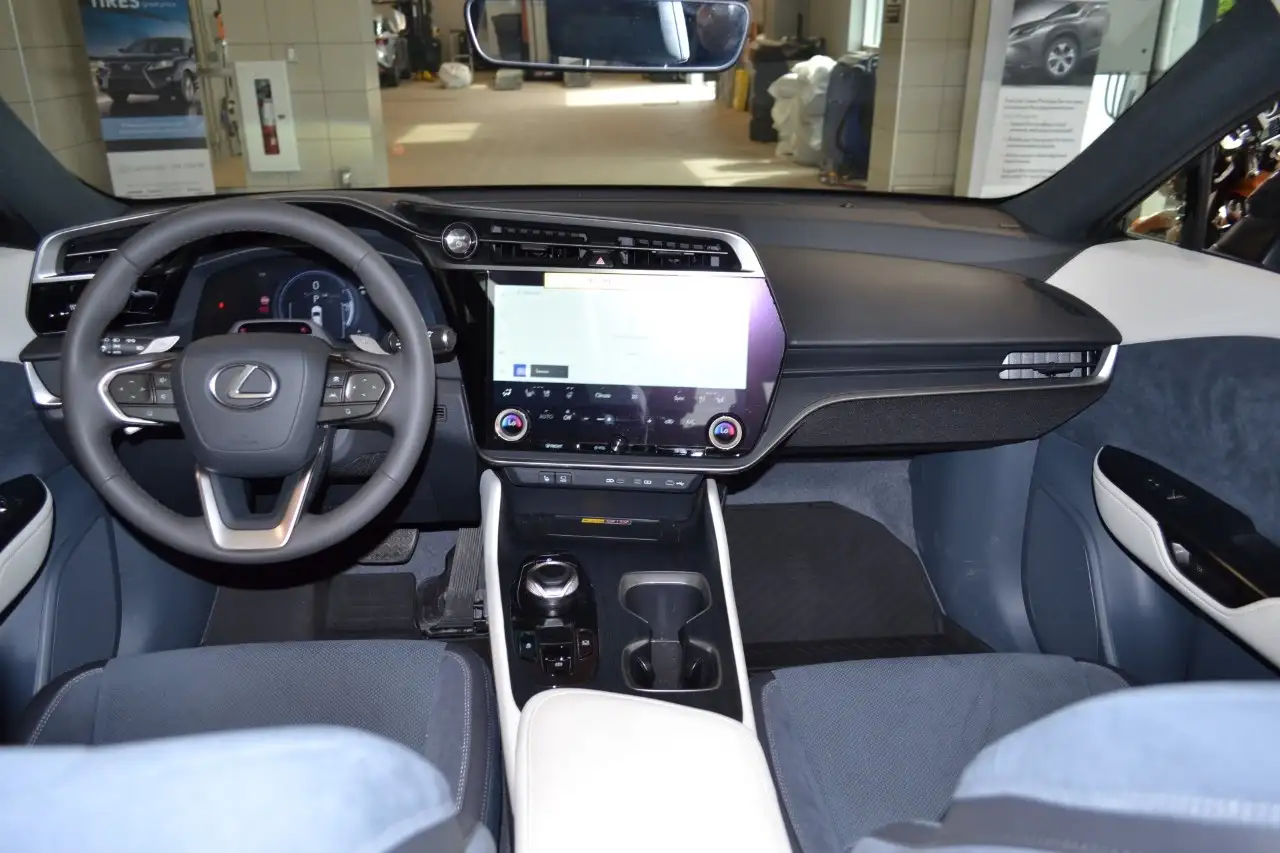 Lexus RZ - Image 3