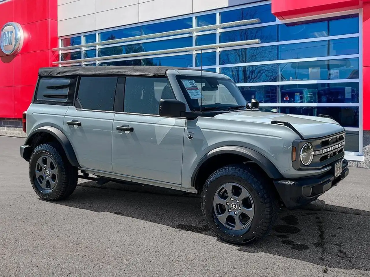 Ford Bronco - Image 7